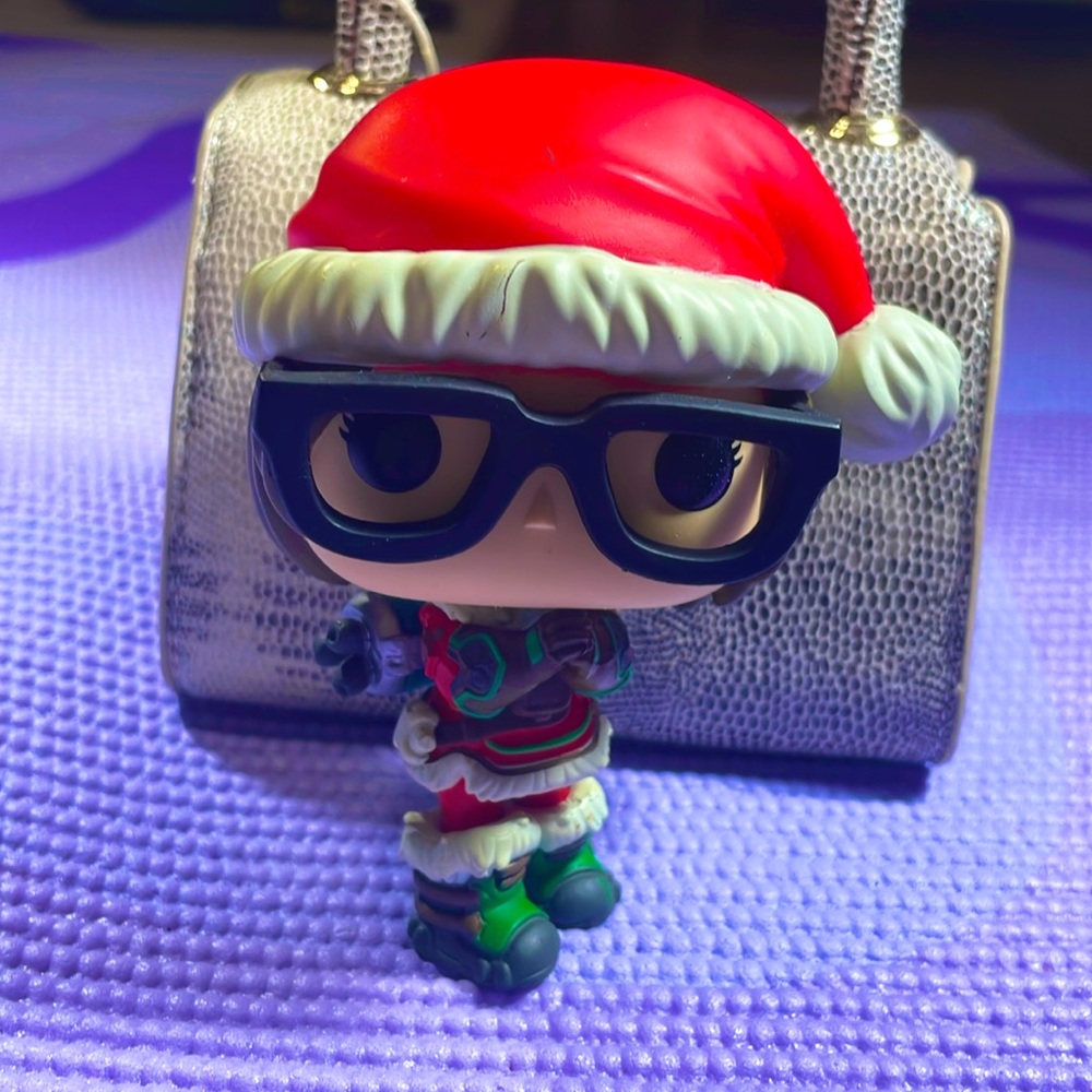 Funko pop — Overwatch Christmas outfit Mei